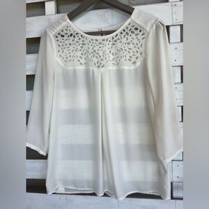 Anthropologie HD in Paris Women's 2 Dara Tee Blouse Shirt Ivory Lasercut Detail